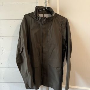 Lululemon / men’s raincoat full zip XL- GREAT CONDITION